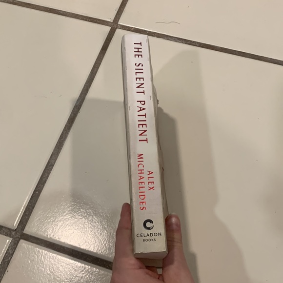 Silent Patient by Alex Michaelides - Picture 3 of 5